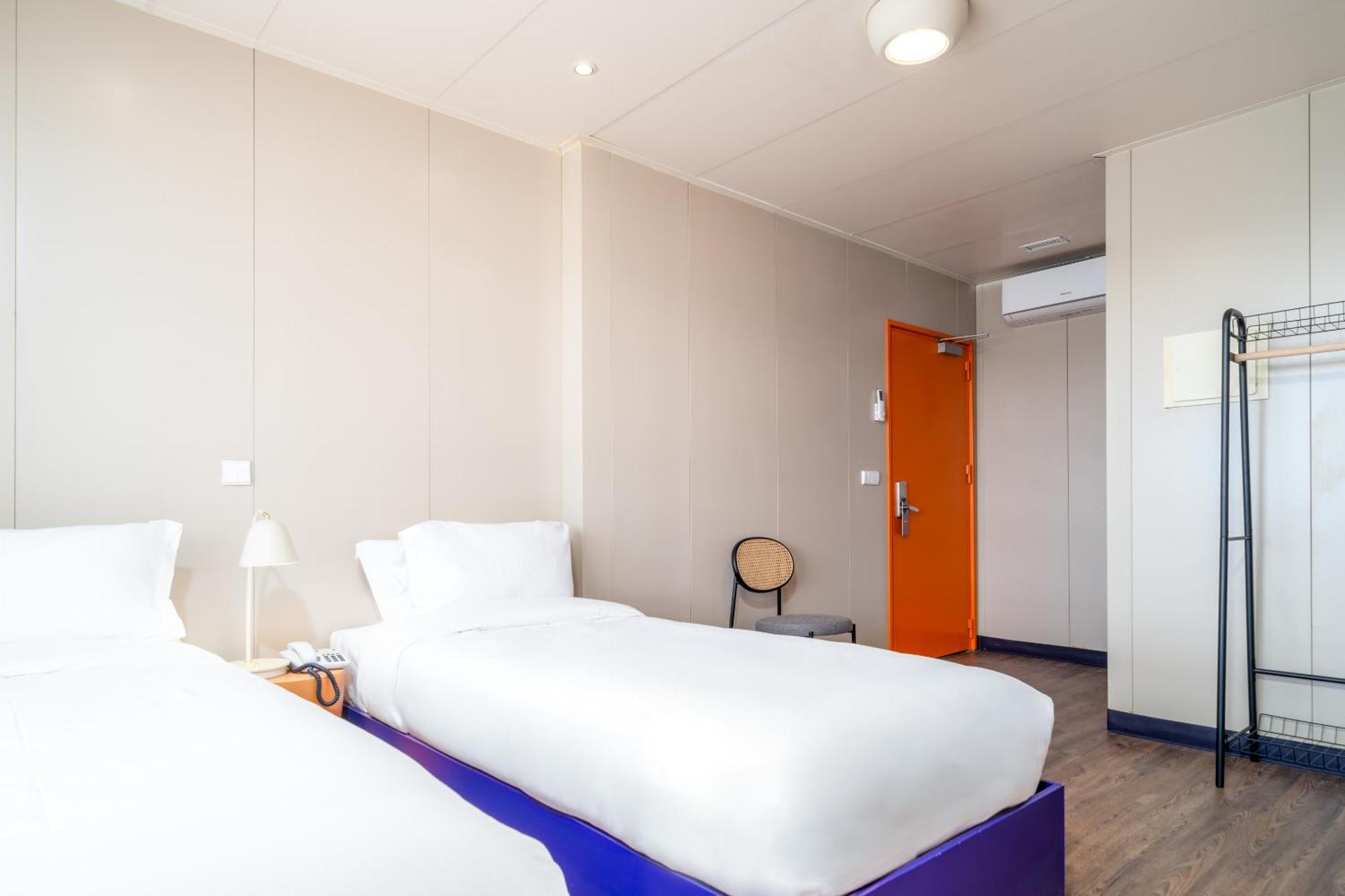 Quarto com 2 Camas de Solteiro